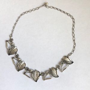 Vintage chain leafy necklace